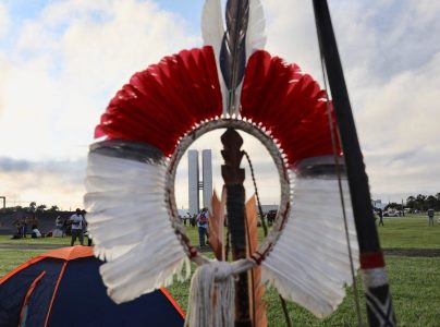 Zuleica: "Depois da tempestade do dia 21 de Abril, da presença dos índios em Brasília, da entrevista do Lula, aguardo com muita esperança os ventos de Maio".