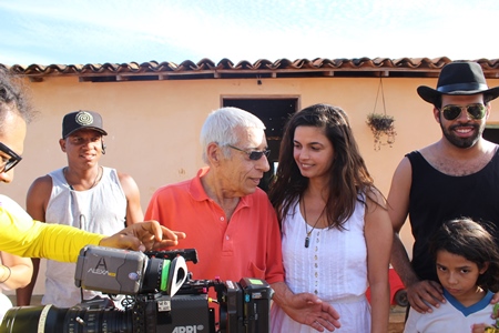 Orlando Senna. Emanuelle Araújo e Ícaro Bittencourt durante as filmagens de Longe do Paraíso