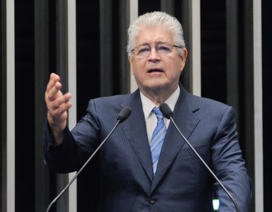 Requião (PMDB-PR) quer Senado independente