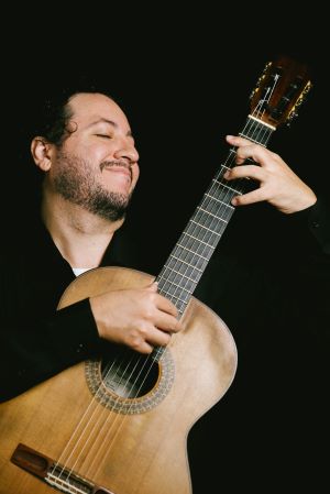 Álvaro Henrique levaria para uma ilha as obras de Villa-Lobos, Mauro Giuliani e Bach