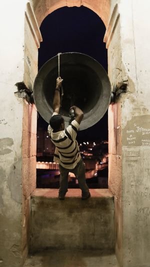 Foto do vídeo Bronze Revirado de Pablo Lobato