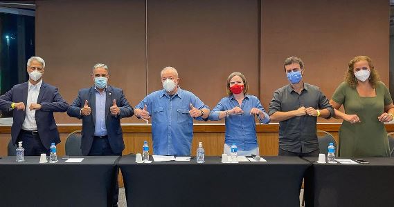 Lula esteve com os deputados Alessandro Molon (PSB), André Ceciliano (PT), Gleisi Hoffmann (PT), Marcelo Freixo (PSB) e Jandira Feghali (PCdoB) - Foto: Ricardo Stuckert