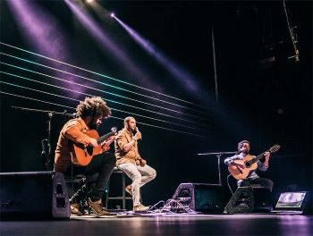 Diogo Nogueira estará acompanhado dos músicos Rogério Caetano (violão de 7 cordas) e Rafael dos Anjos (violão de 6 cordas), cantando algumas das mais emblemáticas músicas do cancioneiro popular brasileiro