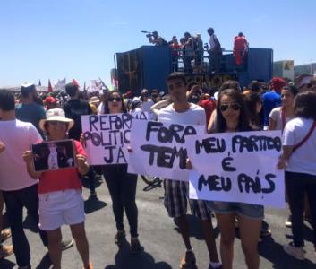 Manifestantes querem reforma política